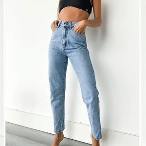Chipre High-Rise Dakota Mom Jeans